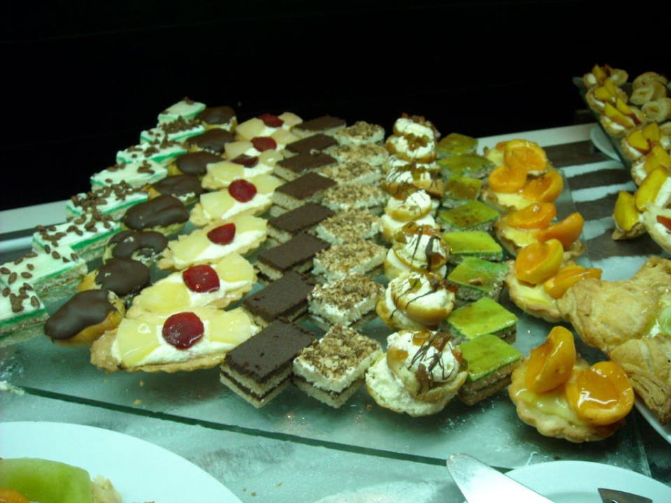 Kuchenbuffet am Mittag Hotel Thalassa Mahdia
