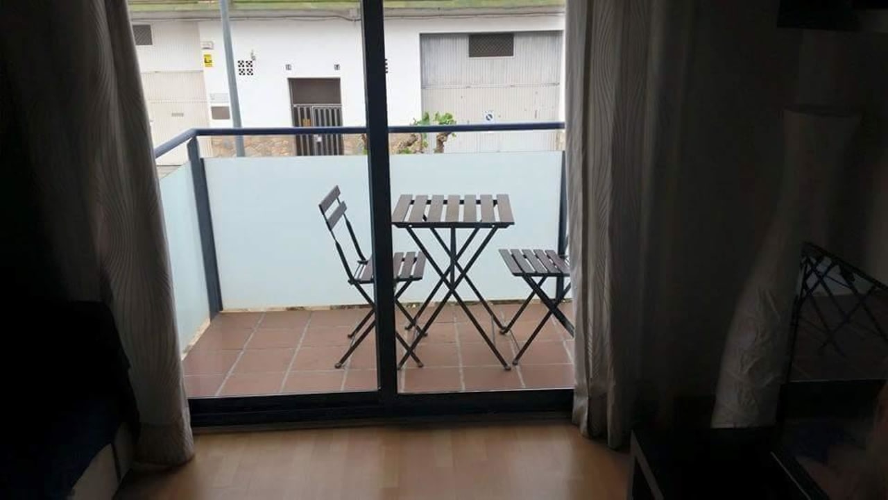 Balkon1 zum Hinterhof gibt es den großen Balkon Sitges Go Apartments