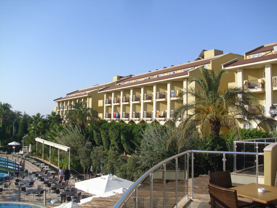 Von der Lobbybar auf die Innenanlage Belek Beach Resort Hotel