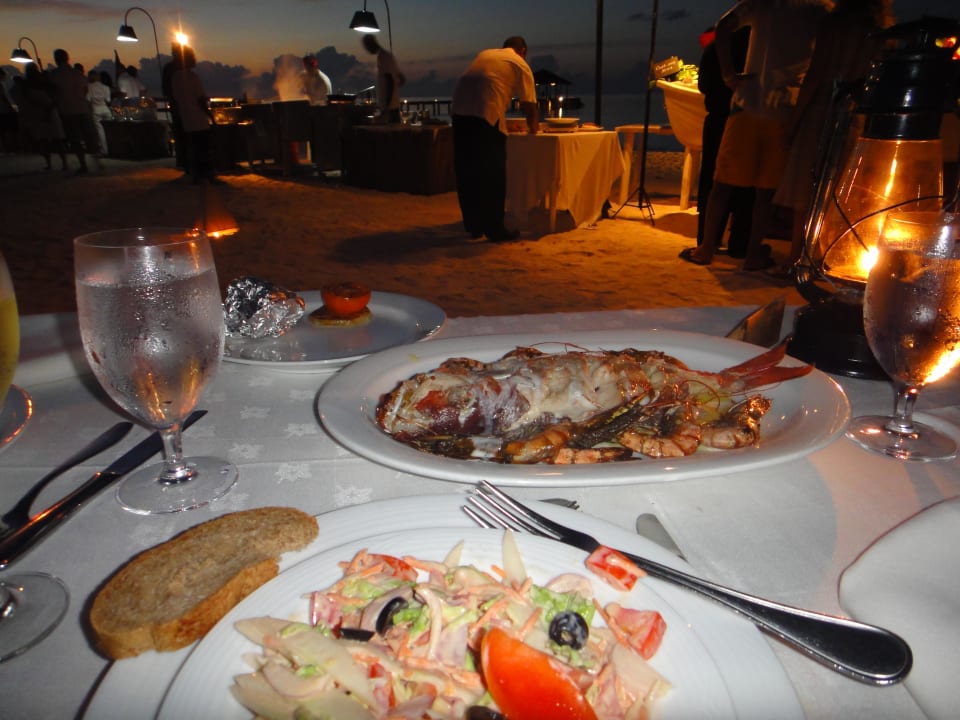 Sea food festival am Strand, toll! Adaaran Select Meedhupparu Island Resort - Premium All Inclusive