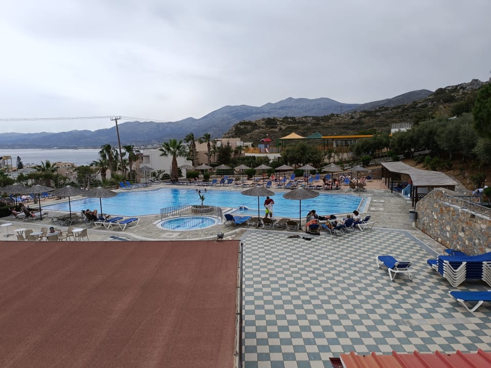 Pool Hotel Semiramis Village
