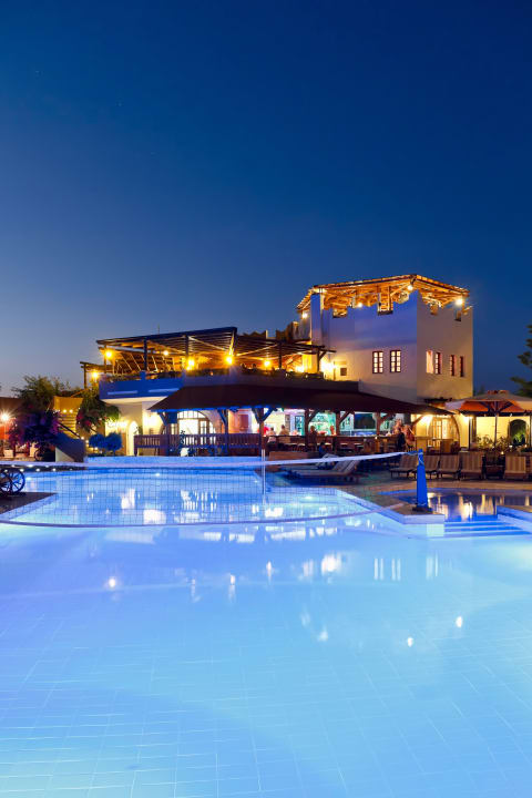 Pool Gaia Garden Hotel