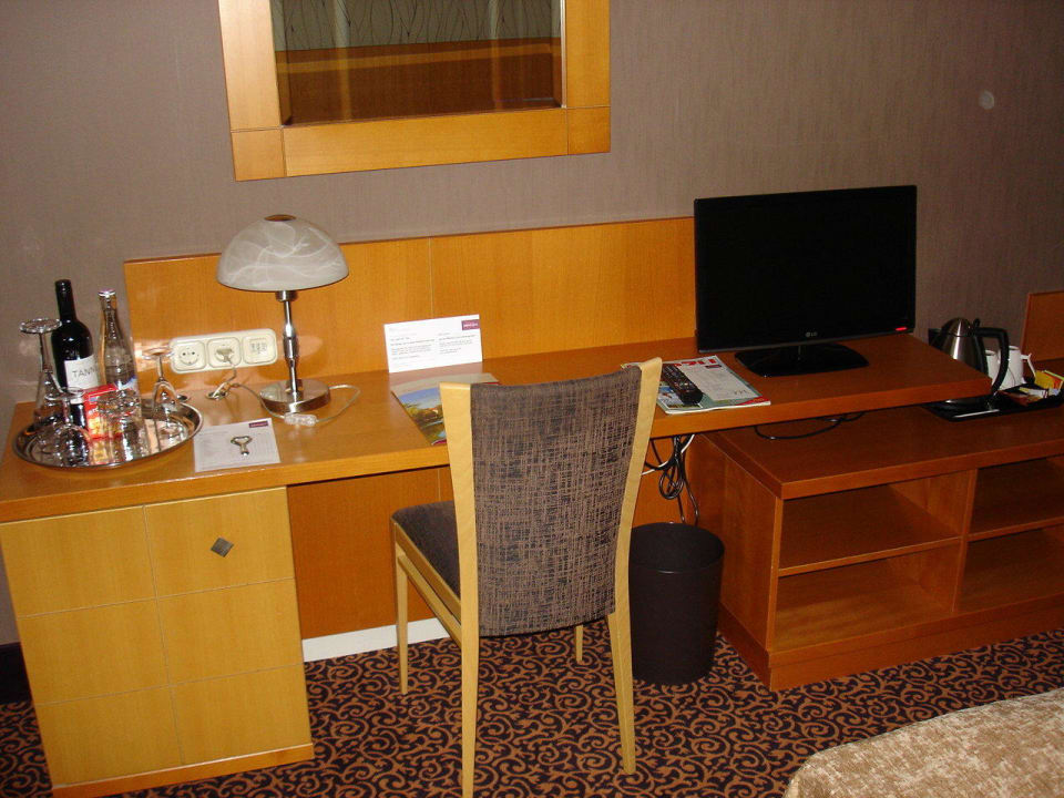 Arbeitsplatz und Kaffeekocher (ganz rechts) Parkhotel Görlitz