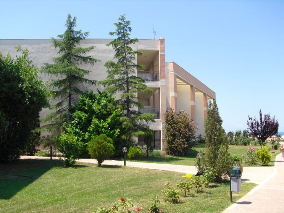 Nebengebäude Pomegranate Wellness Spa Hotel