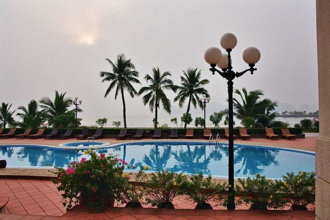 Pool La Paz Resort Tuan Chau Ha Long
