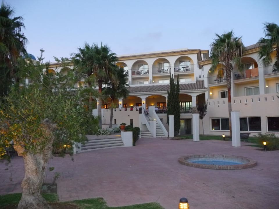 Blick auf die Terrasse des Restaurants Fuerte Conil-Resort