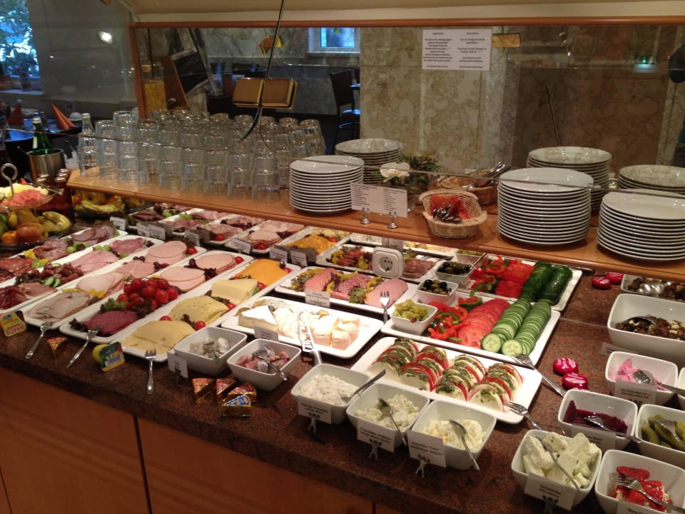 Frühstücksbuffet Bild 2 Garner Hotel Bremen North by IHG