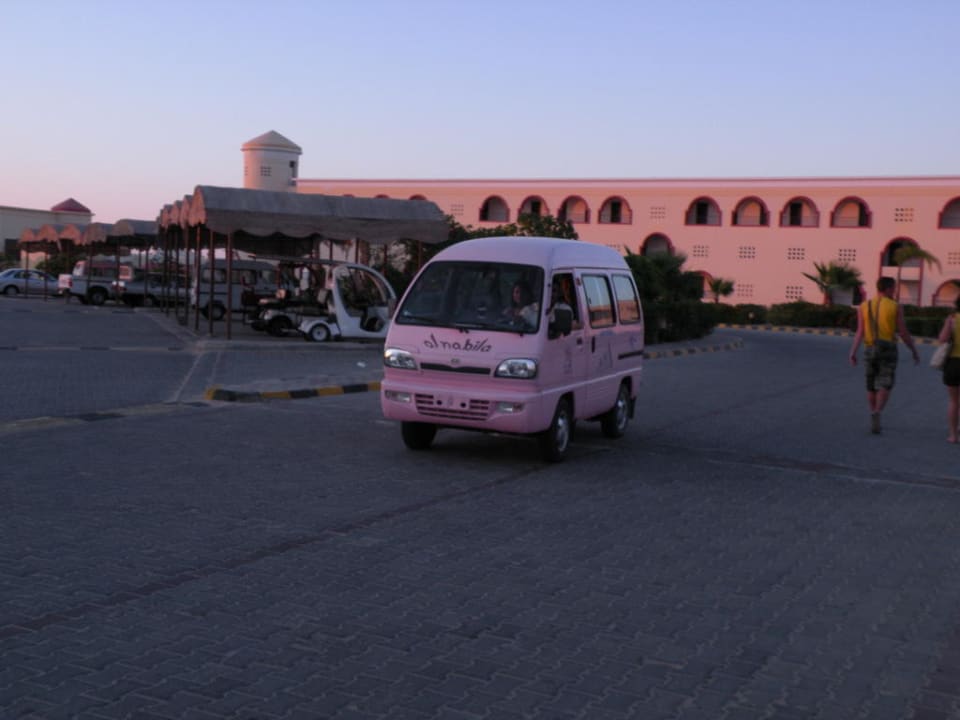 Der kleine rosa Bus Siva Golden Bay Makadi