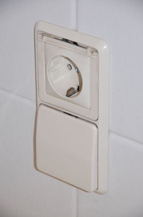 Defekte Steckdose im Bad Erzgebirgshotel Freiberger Höhe
