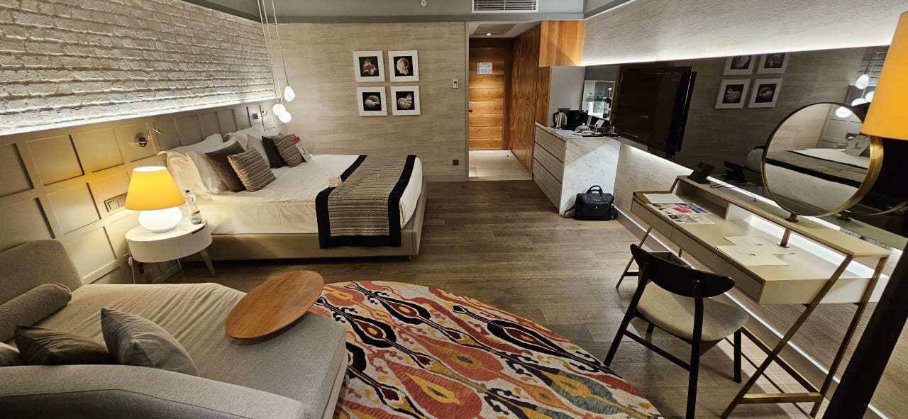 Zimmer Acanthus Cennet Barut Collection