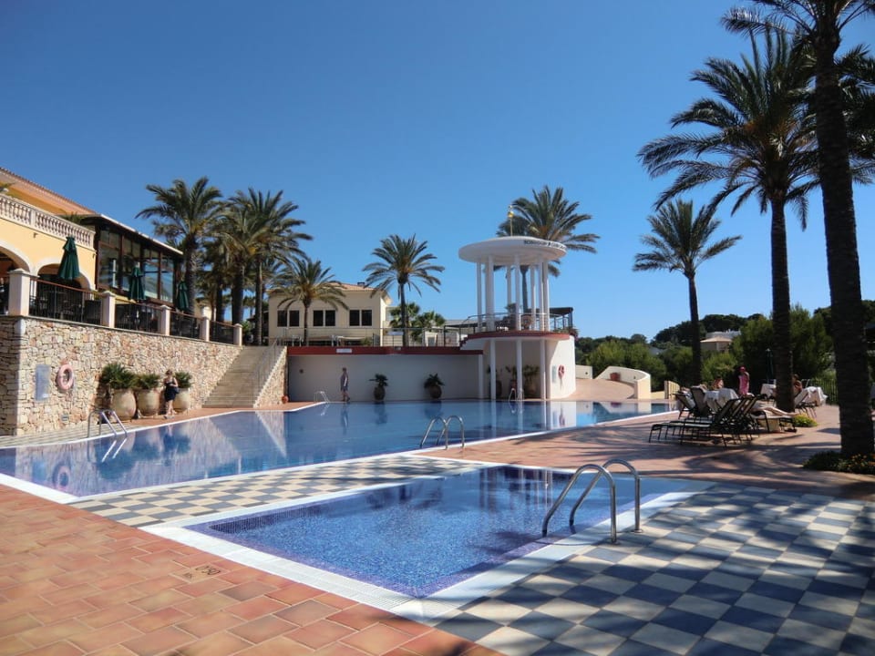 Die schöne Poolanlage ROBINSON CALA SERENA
