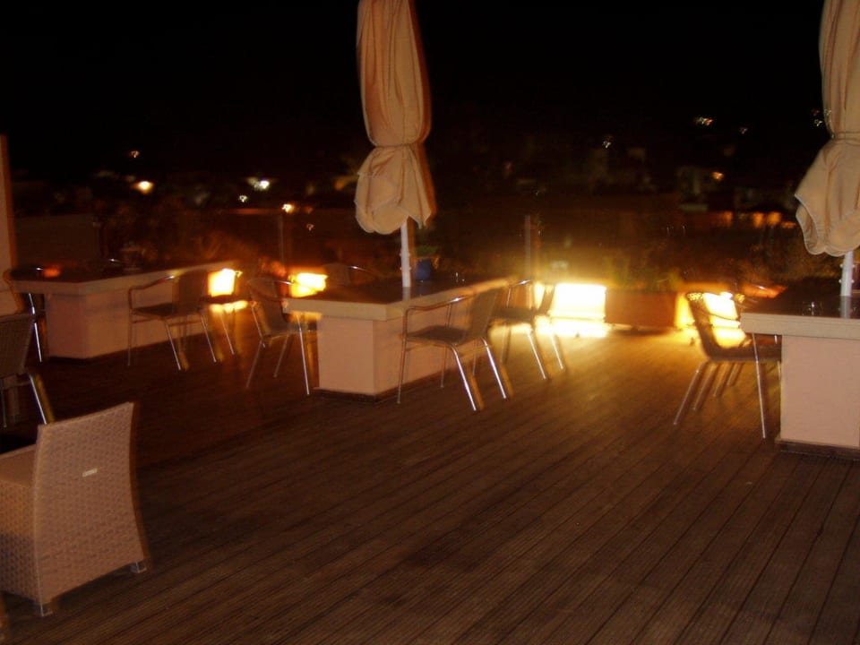 Dachterrasse bei Nacht Hotel Corissia Princess