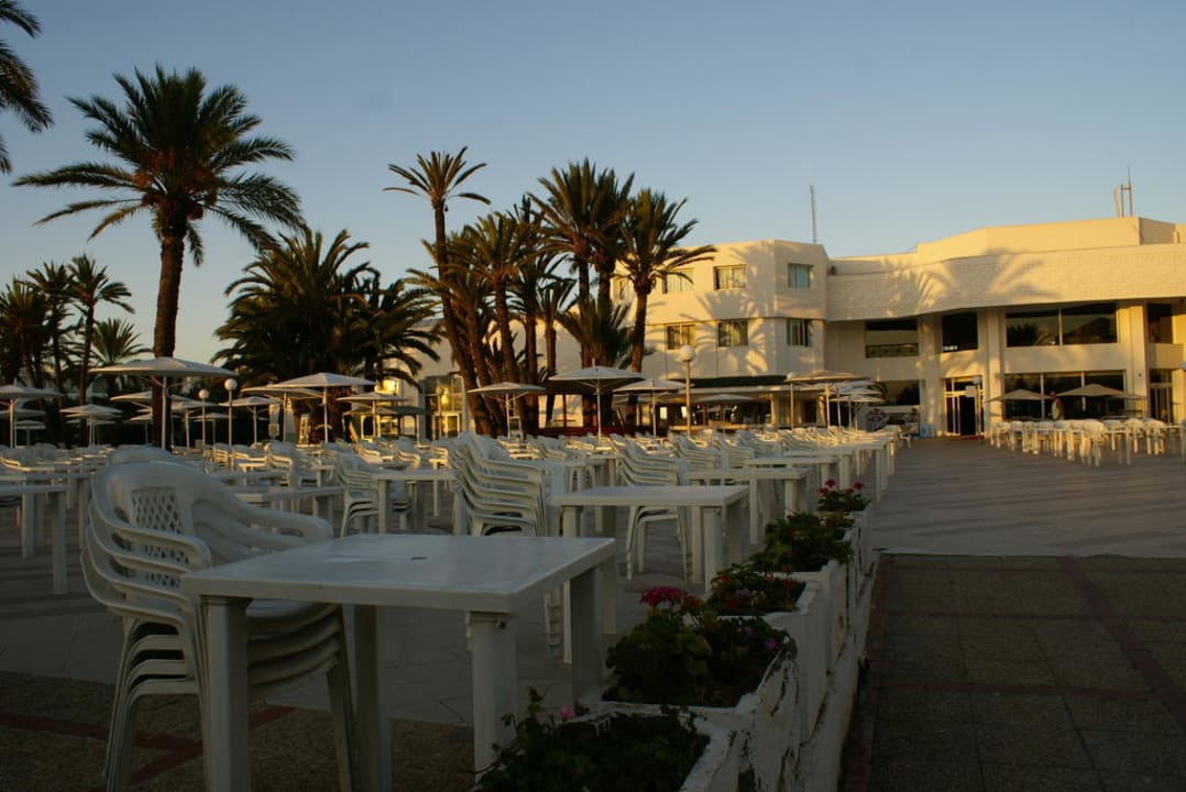 Innenhof beim Sonnenaufgang El Mouradi Club Kantaoui