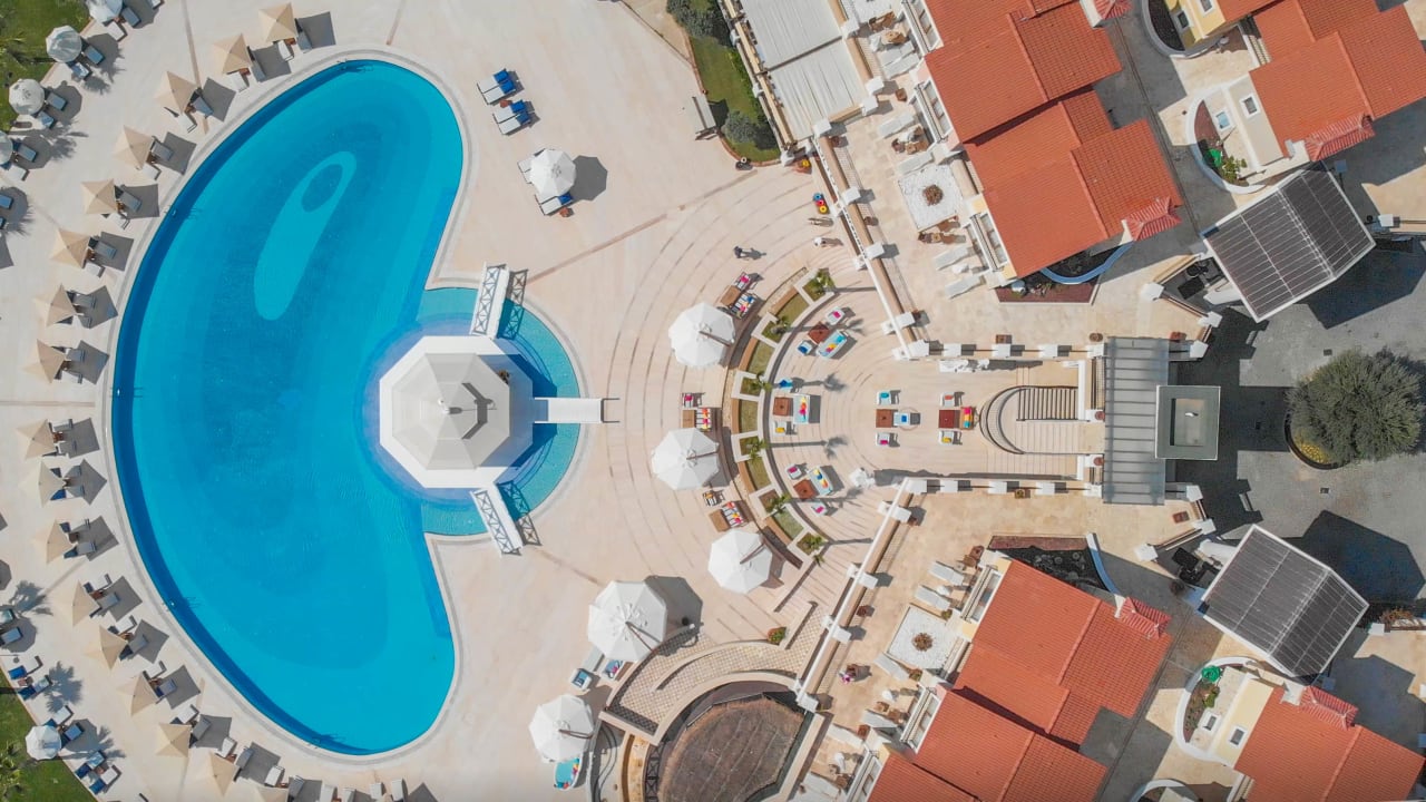 Pool Cocos The Club Solto