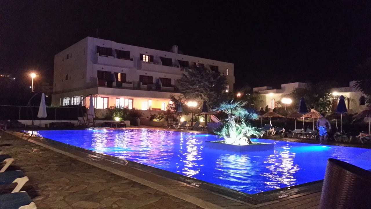 Pool am Abend von der Poolbar aus gesehen Sentido Kyknos Beach Adults Only 16+