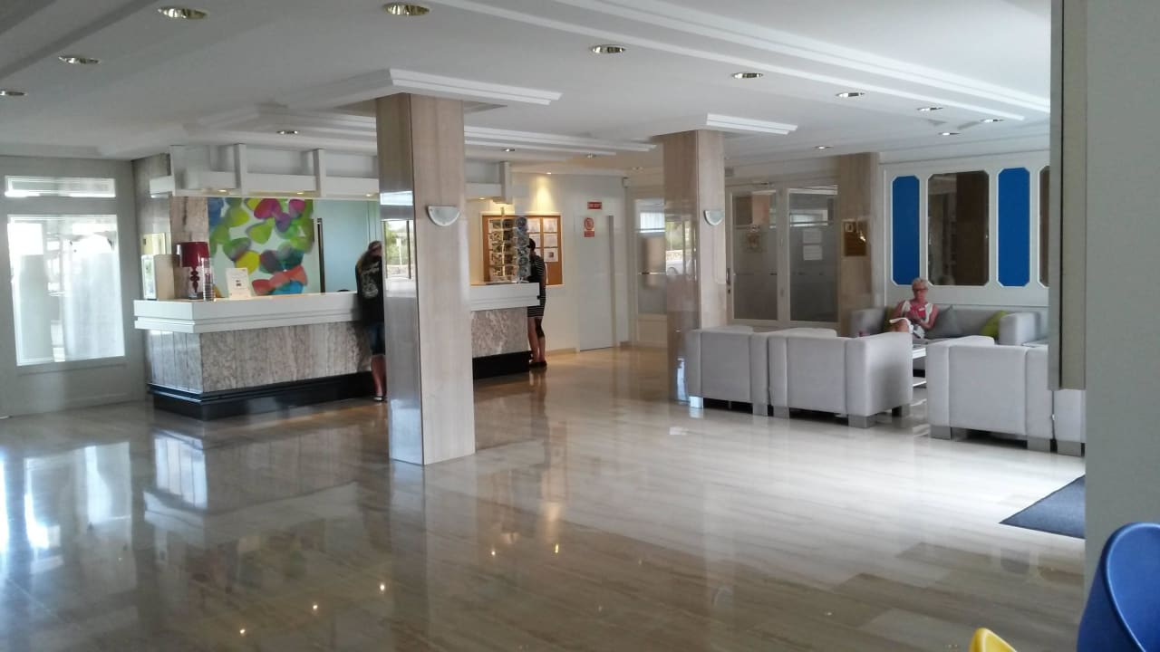 Sehr sauberer  Empfangsbereich Millor Sol