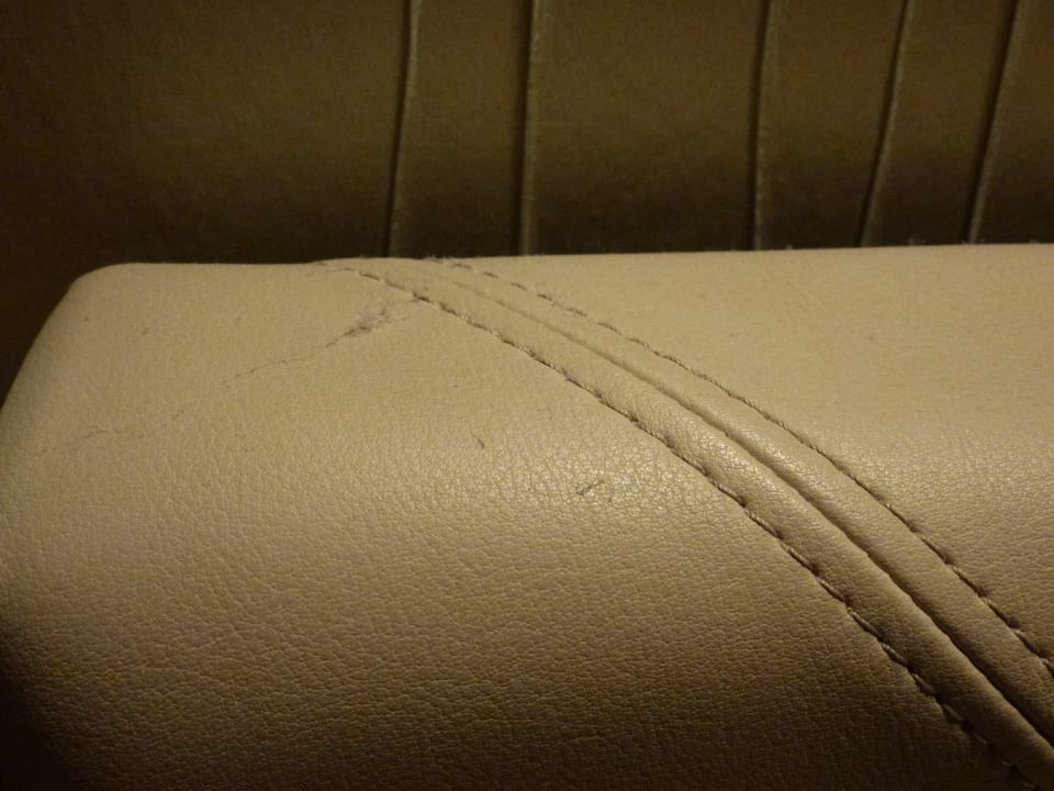 Zi. 201 Staub auf Bett Hotel Logierhus Langeoog