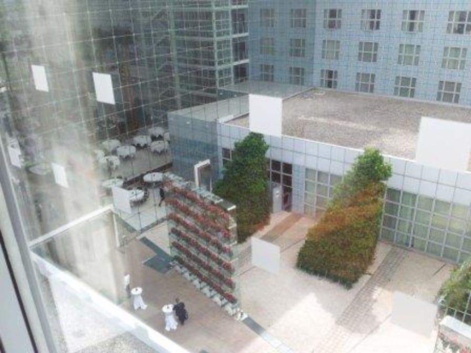 Innenhof2 Hilton Munich Airport