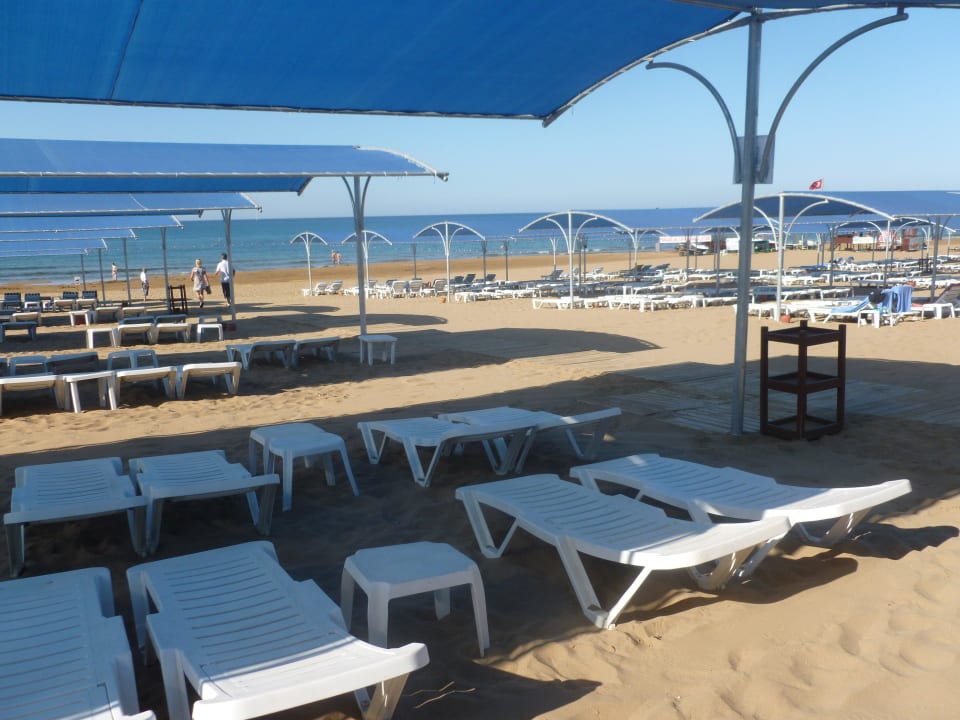 Hotelstrand mit neuer Überdachung Trendy Aspendos Beach Hotel