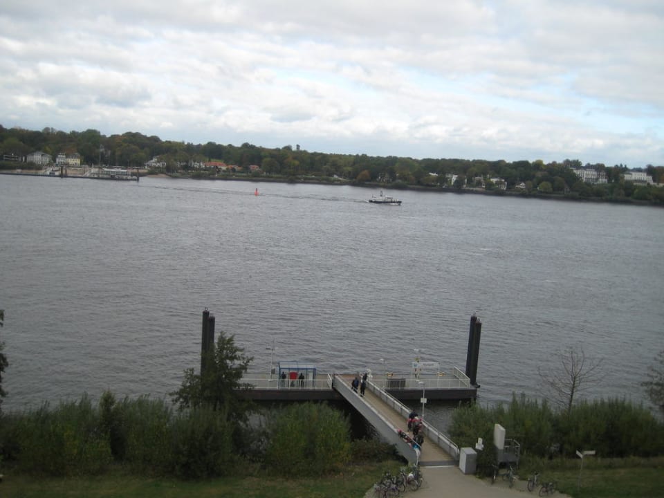Ausblick elaya hotel hamburg finkenwerder