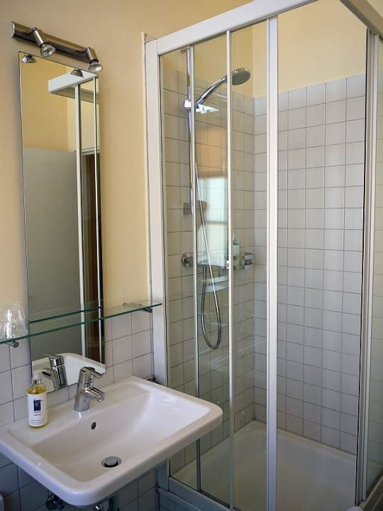 Bad im Einzelzimmer Apartment Hotel Konstanz