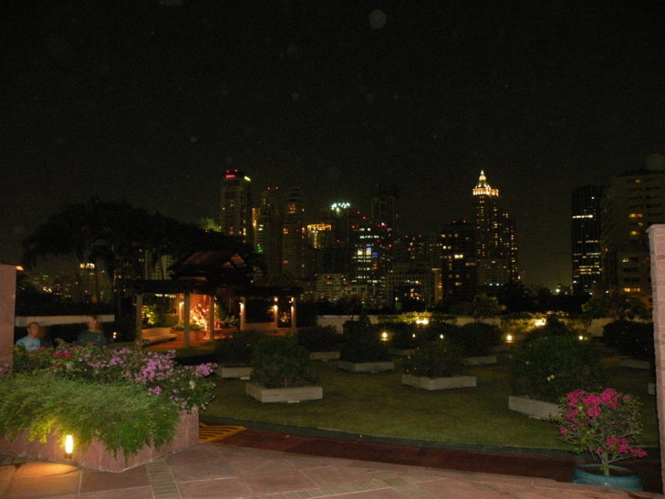 Ausblick vom Pool bei Nacht The Athenee Hotel, a Luxury Collection Hotel, Bangkok