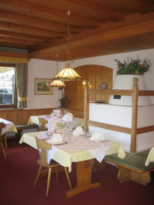Teil des Restaurants Berghotel Plagött