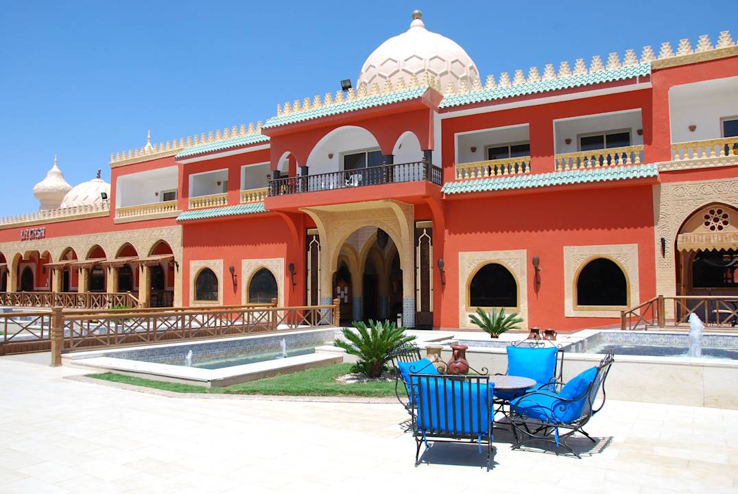 Architektura hotelu Pickalbatros Alf Leila Wa Leila Resort - Neverland Hurghada