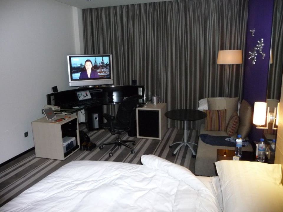 Moderner Arbeitsplatz mit Soundanlage  Boutix Hotel Suzhou