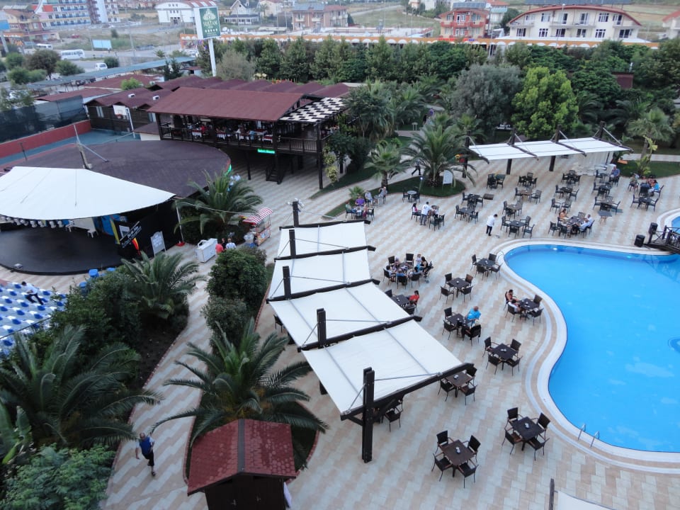 Blick auf den Pool von der Terrasse  Hotel Sultan of Side