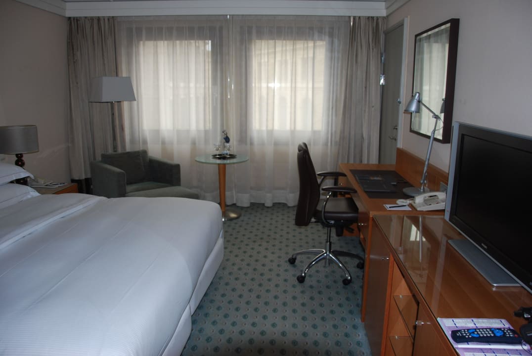 Zimmer executive Hilton Dresden