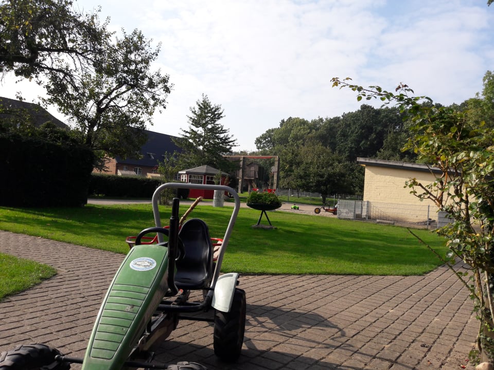 Gartenanlage Ferienbauernhof Liesenberg mit Meerblick