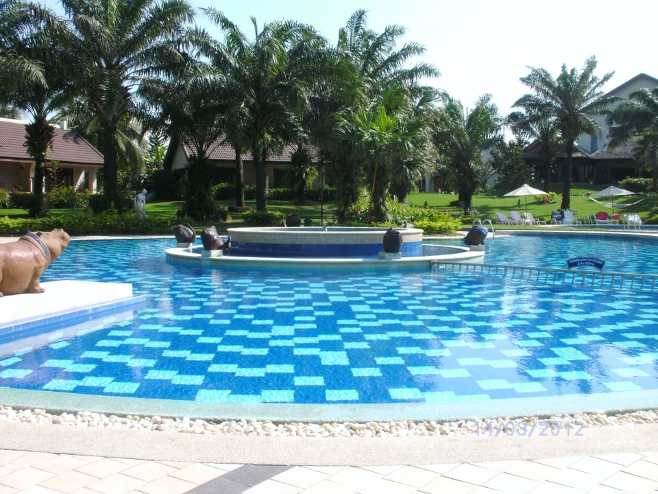 Jacuzzi in der Mitte Palm Garden Beach Resort & Spa
