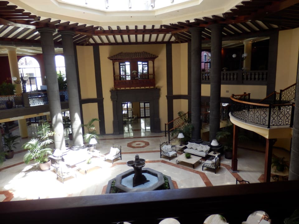 Blick in die Hotelhalle Gran Tacande Wellness & Relax Costa Adeje