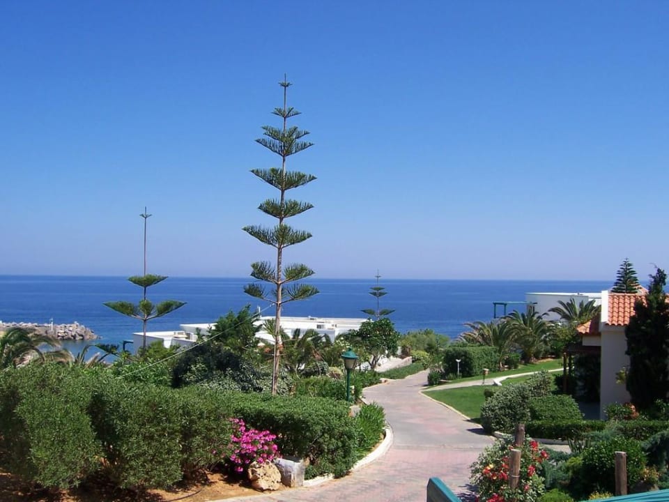 Einer der Wege vom Pool zum Strand Iberostar Selection Creta Marine