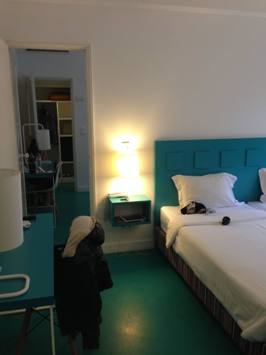 Blick zur/m Verbindungstür/Zimmer ibis Styles Lisboa Centro Liberdade