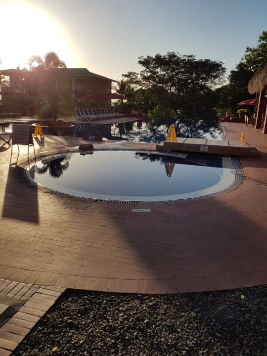 Pool Grand Decameron Panama, A Trademark All Inclusive Resort