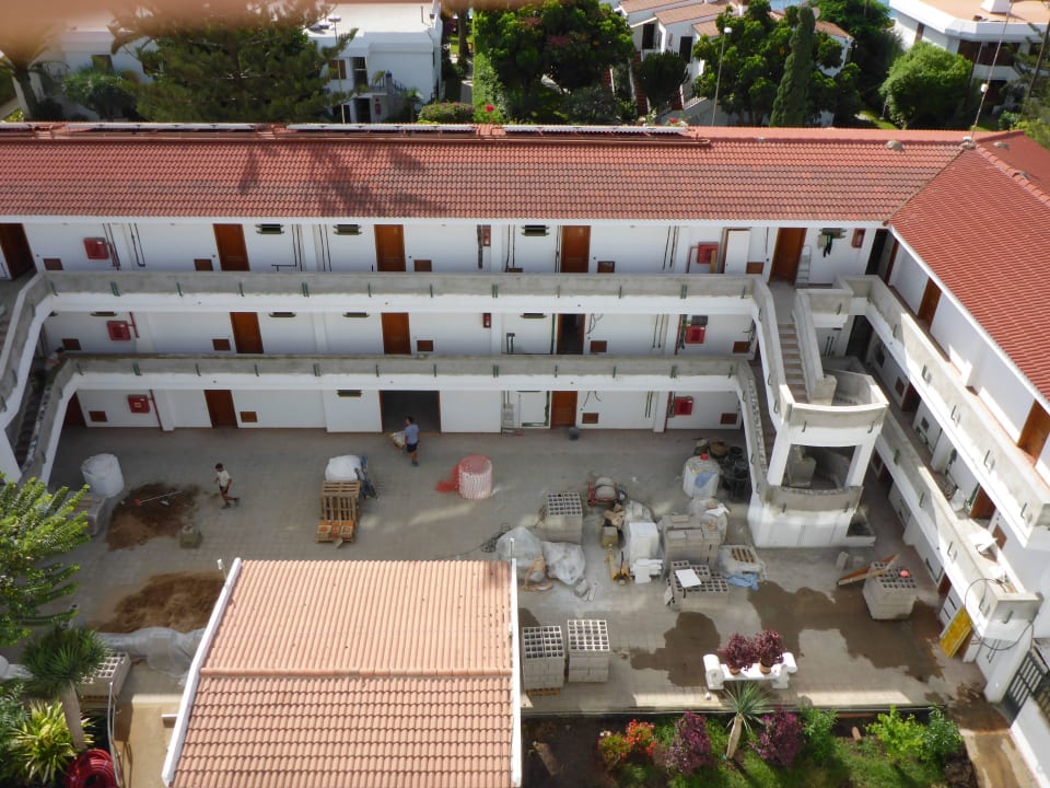Der Blick von unserem Balkon...auf eine Baustelle LABRANDA Marieta - Adults only