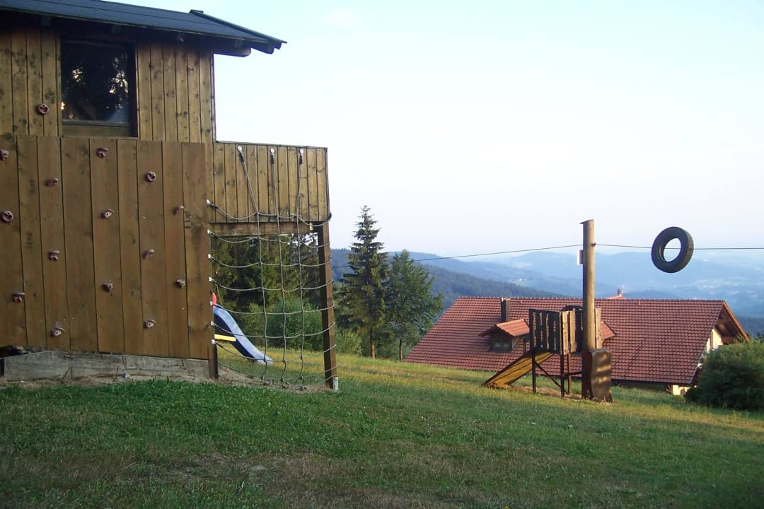 Spielplatz mit Seilbahn Freizeit- und Erlebnishof Schötz