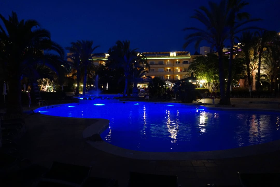 Pool bei Nacht Zafiro Palmanova