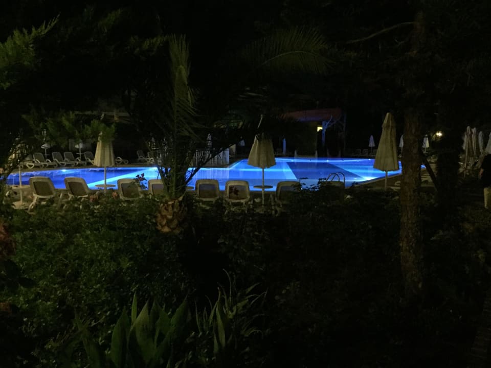 Pool bei Nacht  Club Side Coast