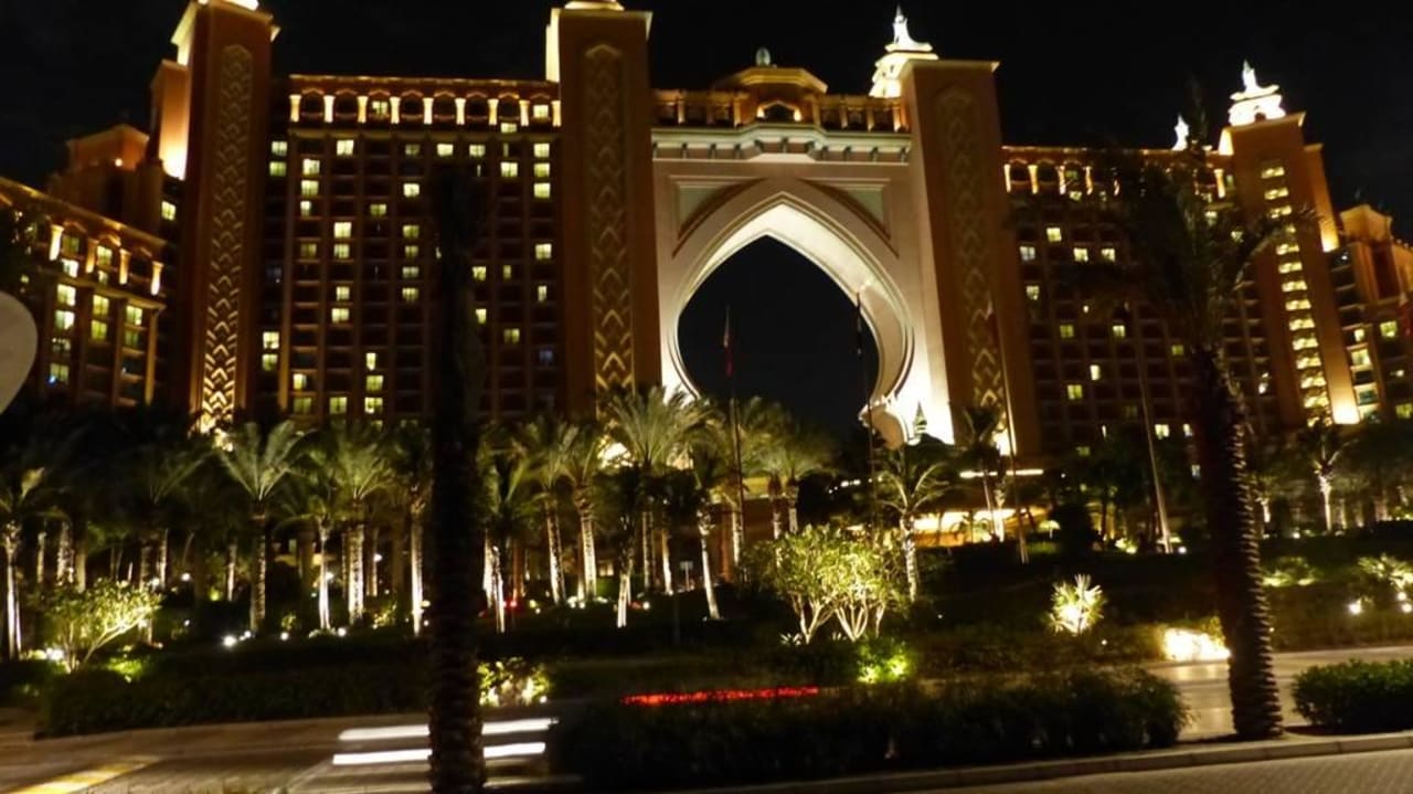 Bei Nacht Atlantis, The Palm