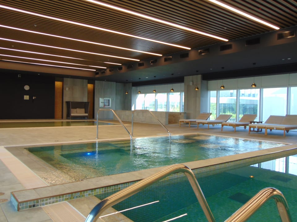 Pool Sheraton Astana Hotel