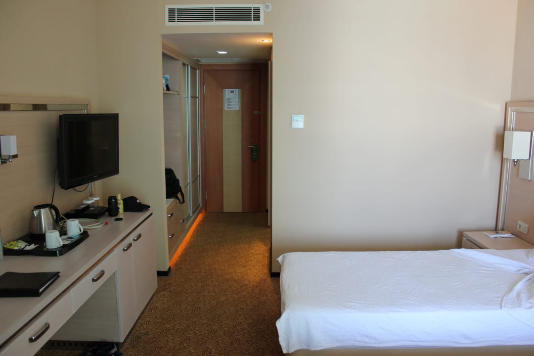 Blick vom Balkon ins Zimmer Grand Belish Resort Hotel & Spa