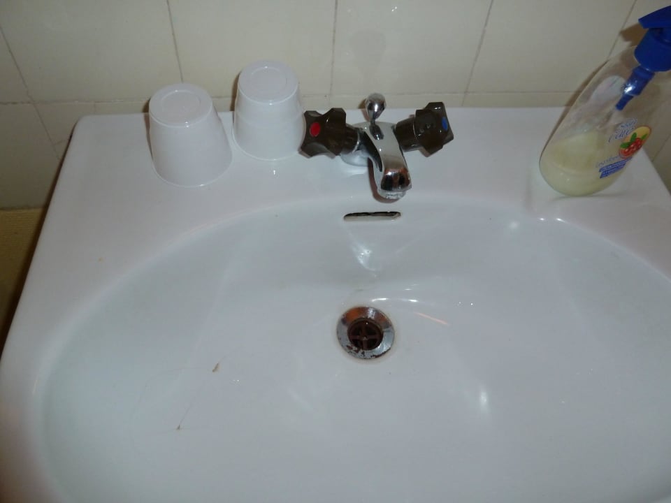 Waschbecken im Vorraum des Zimmers Stora Hotellet Tomelilla