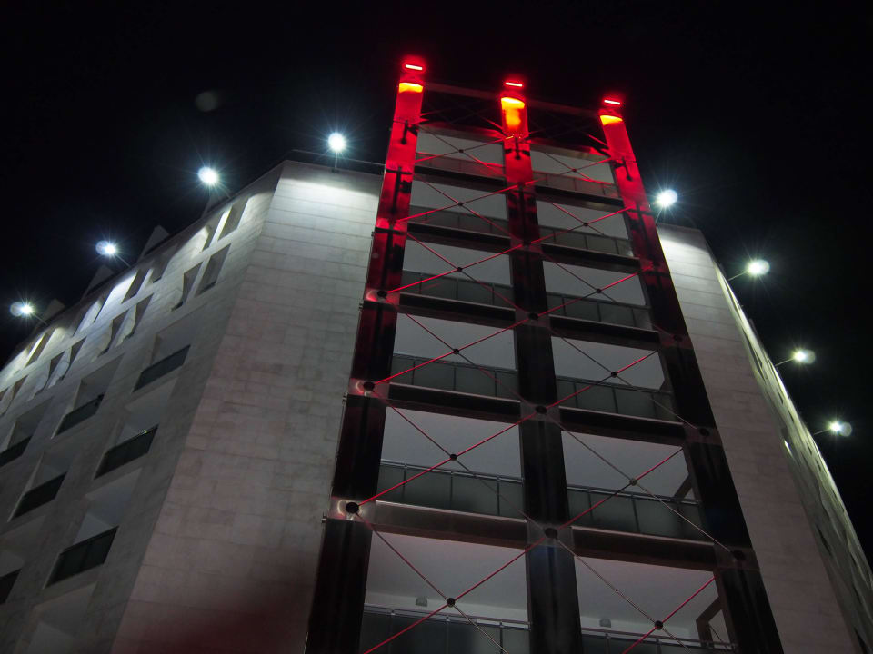 Doubletree bei Nacht DoubleTree by Hilton Olbia - Sardinia