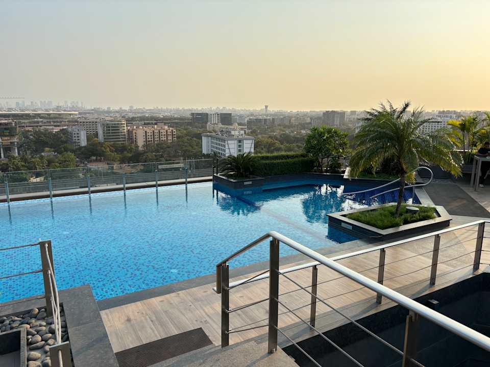 Pool Radisson Blu Mumbai International Airport