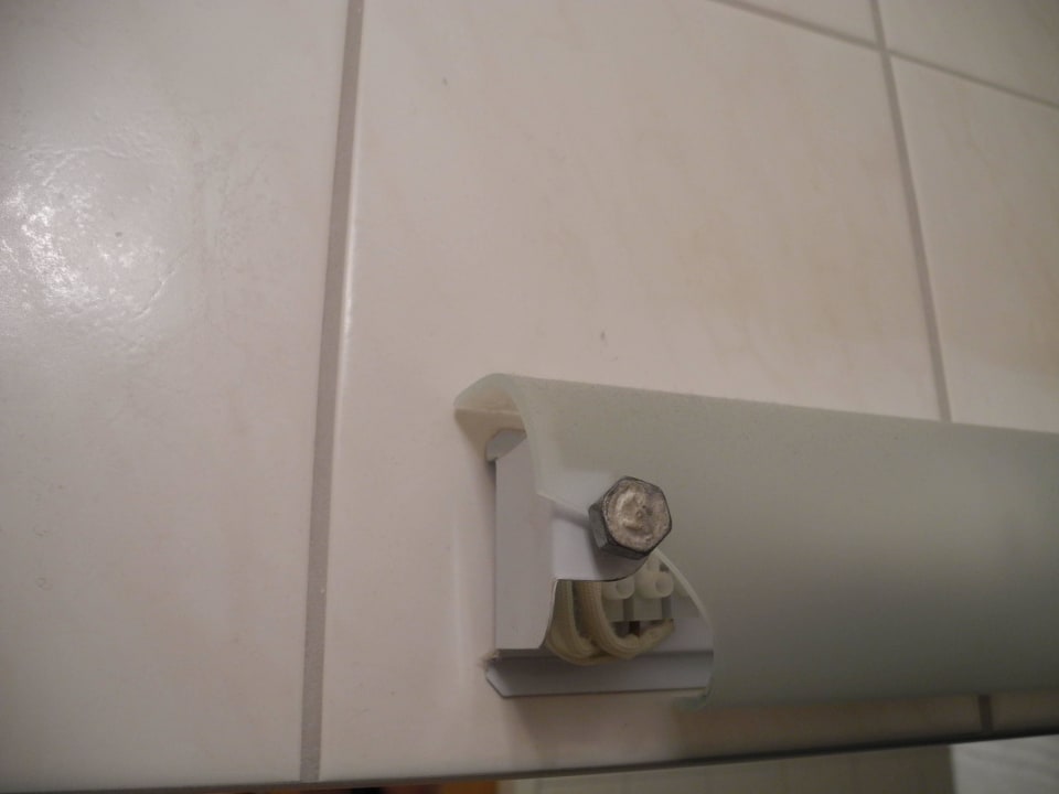 Defekte Badlampe REGIOHOTEL Schanzenhaus Wernigerode