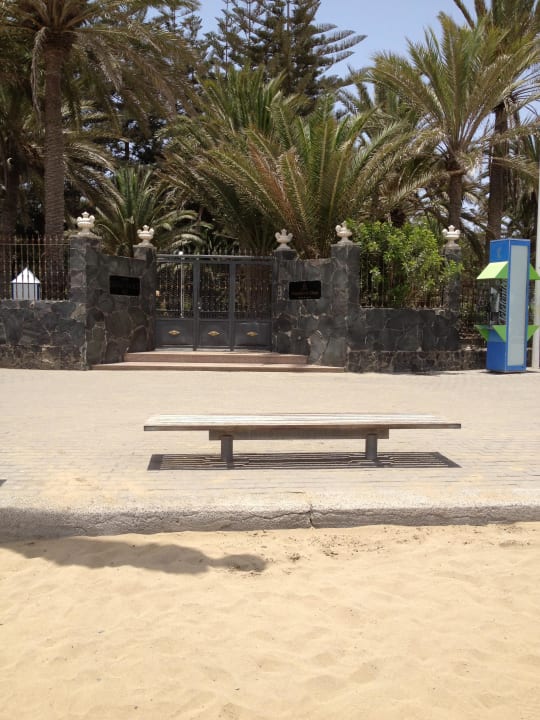 Eingang zum Hotel (Garteneingang) direkt am Strand Hotel Riu Palace Oasis