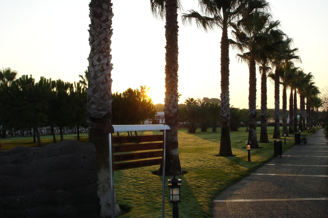 Morgens auf dem Weg vom Strand  zum Hotel Voyage Belek Golf & Spa